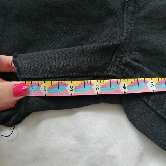 Levi's Wedgie Straight Premium Cut Off Denim Jean Shorts in Black Sprout 24 - Picture 13 of 14